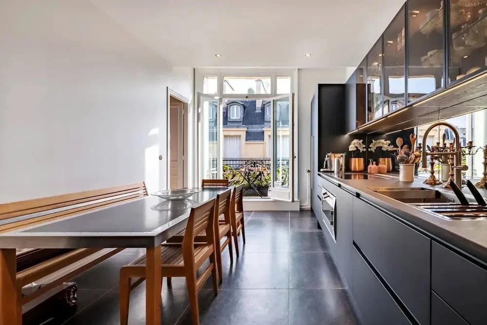 Prestigious Apartment Near the Trocadero - photo 6