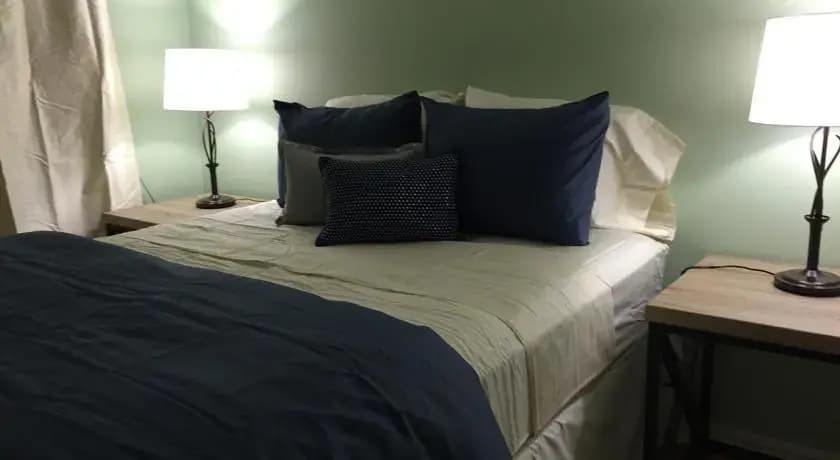 Hollywood Private One-Bedroom Apartment - photo 5