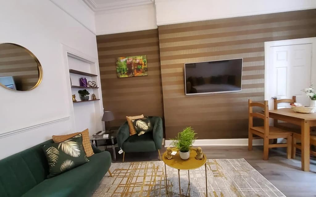 6 Separate beds, 2 baths -Leith Spectacular Apartment - photo 9
