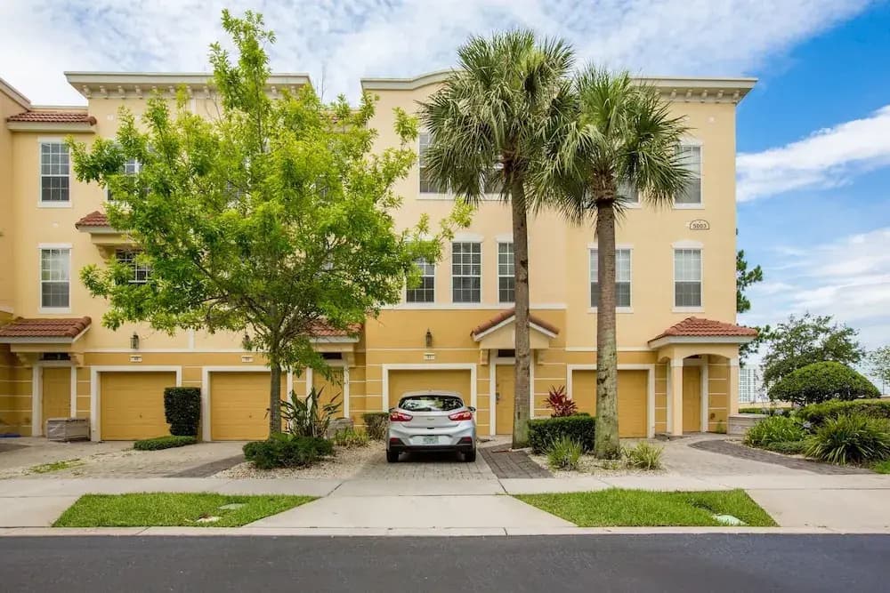 Luxury Townhome 3 Bedroom Condo by Redawning - photo 1