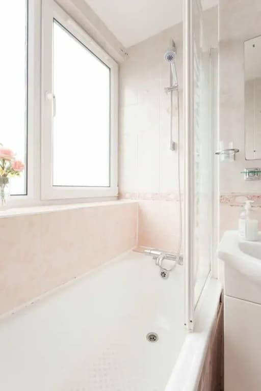 Bright Islington Apartment - photo 9