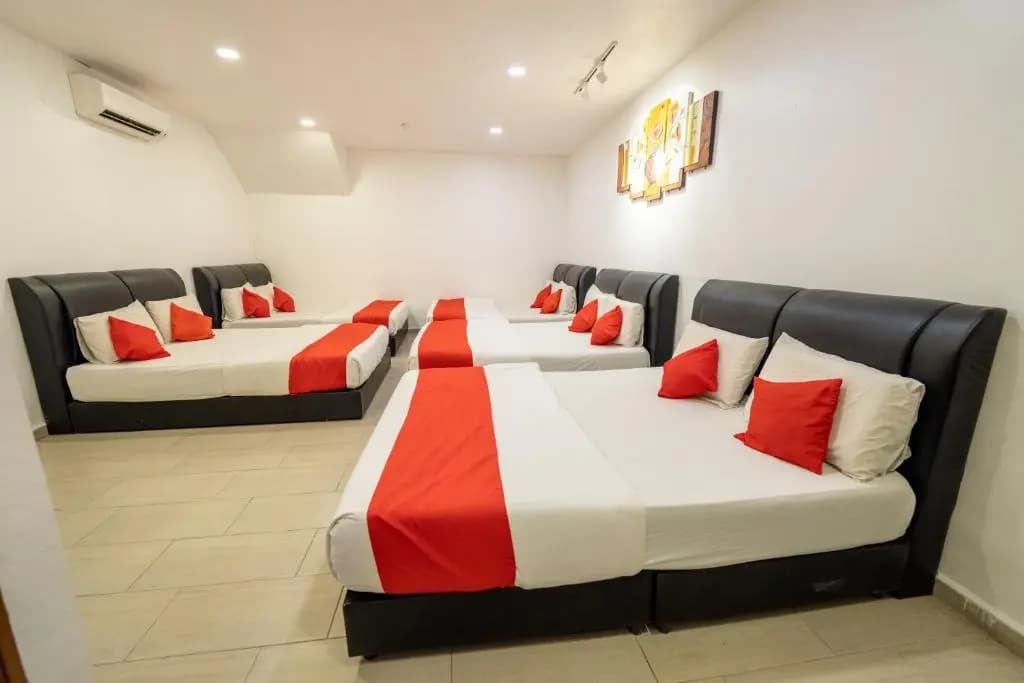 Mary J Hotel Family 10 pax room - photo 4
