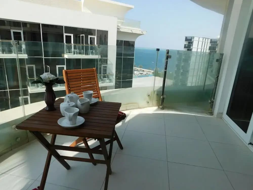 Luton Vacation Homes Royal Bay by Azizi - photo 24