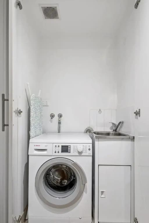 Central 2-bed Apartment With Parking, - photo 12