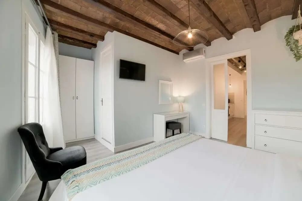 Modern & Chic 2 Bed Apt in Lesseps - photo 5