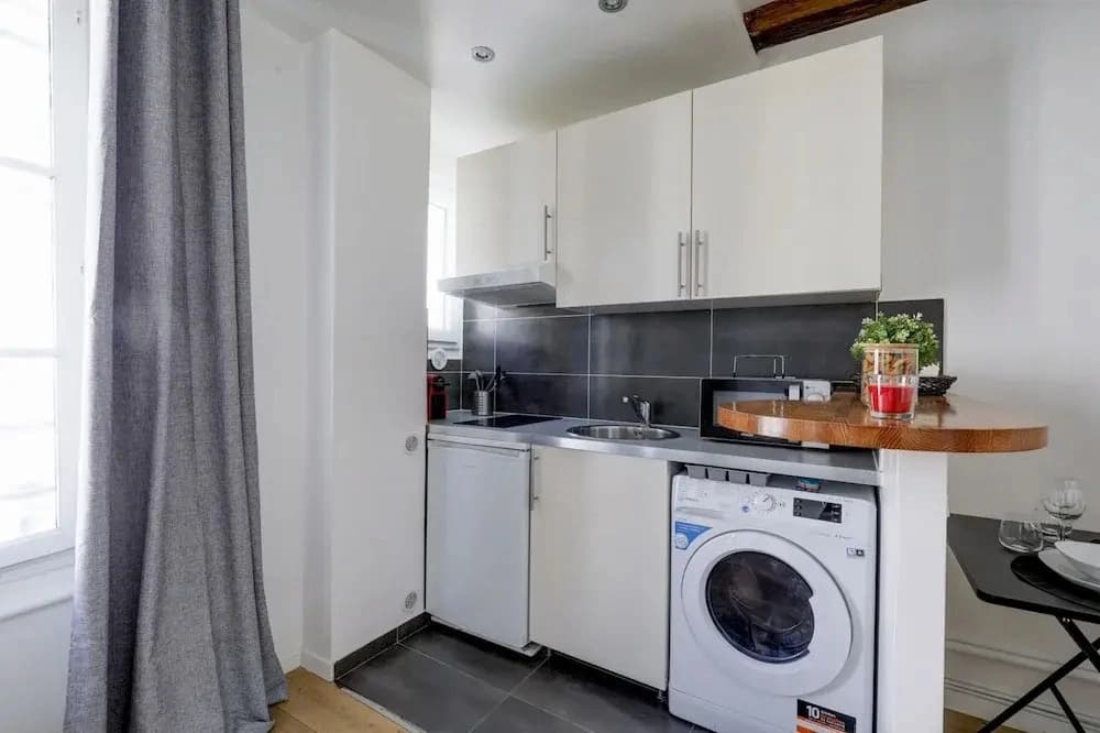 Furnished Studio in Le Marais - photo 11