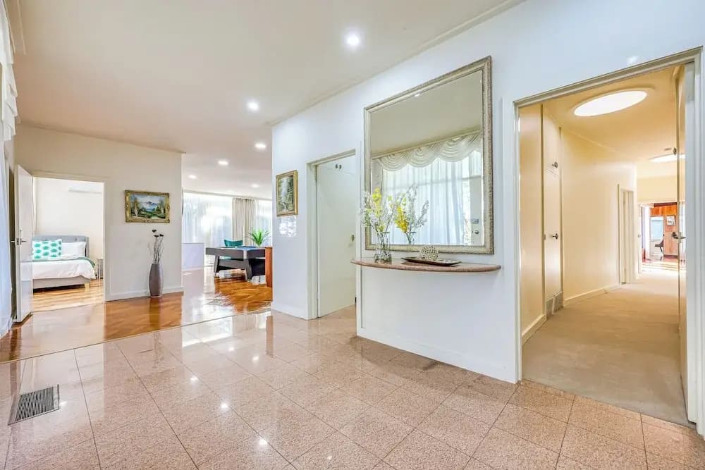 StayAU Spacious 6BR McKinnon Pool Home - photo 12