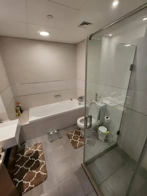 Cozy 1BR in Iconic Tower - photo 7