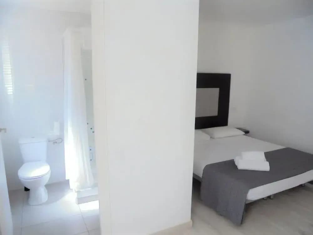 Hostal Easy Sants - photo 3