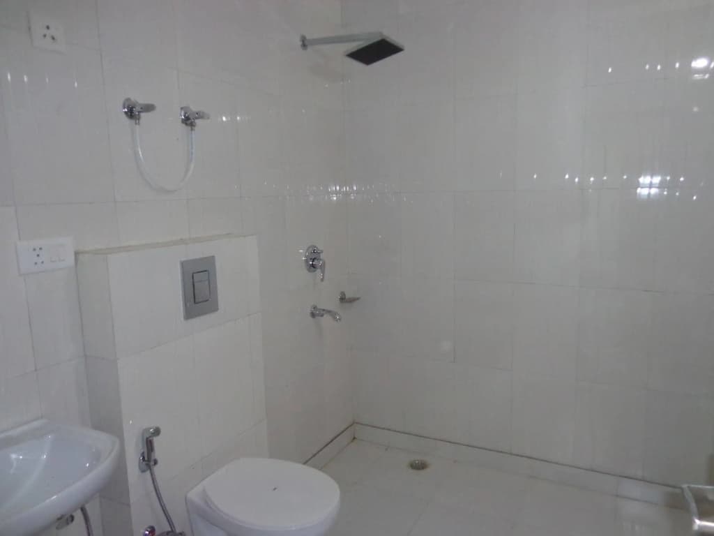 Airport Hotel The Paramont - photo 8
