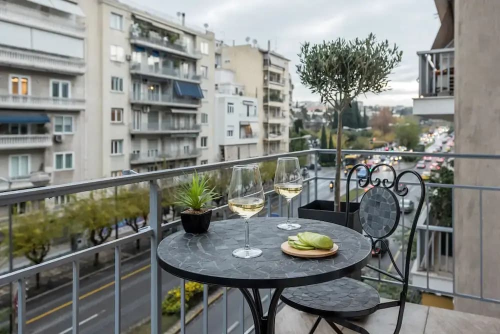 De Minimis - a Chic 3BR Downtown Apartment - photo 8