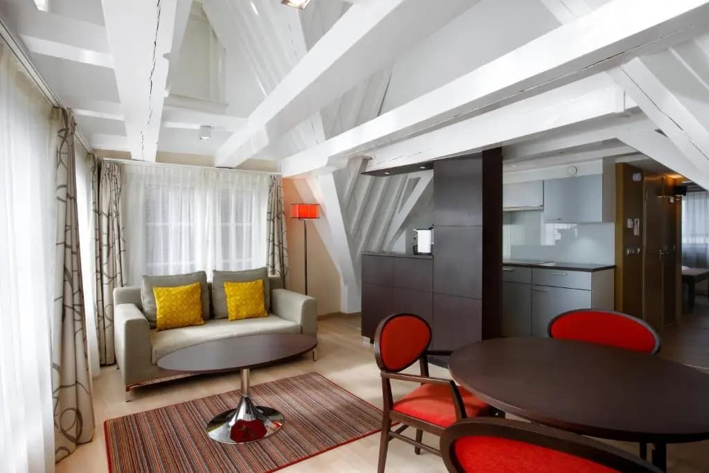 Krasnapolsky Apartments - photo 2