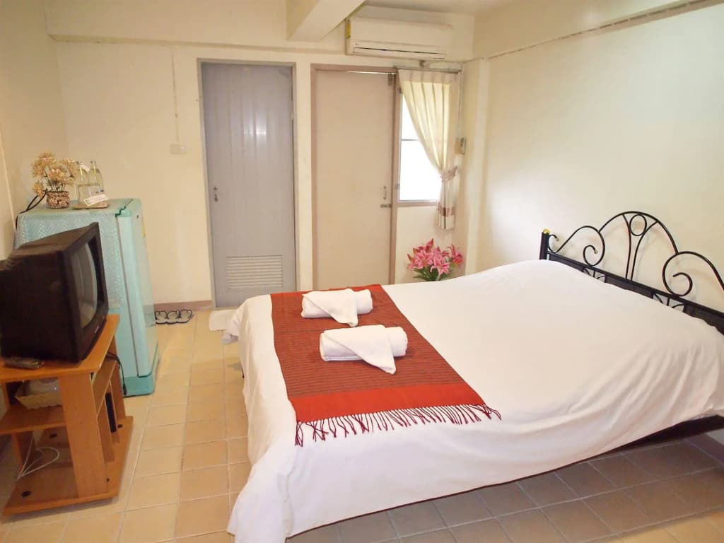 Thanapa Apartment - photo 4
