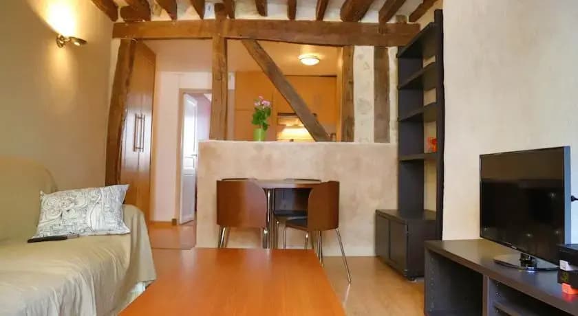 One Bedroom Apartment Near Madeleine - photo 1
