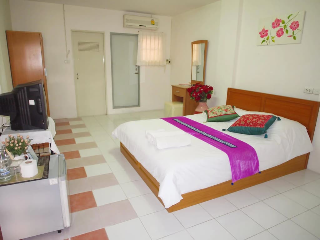 Thanapa Mansion - Hostel - photo 16