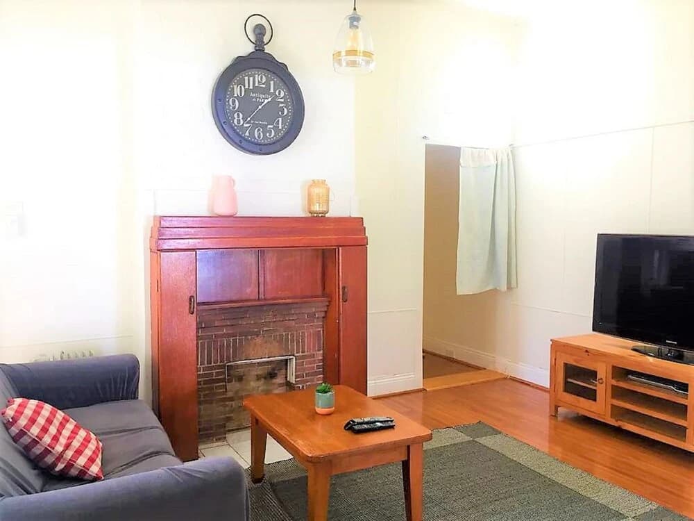 Comfy and Big Blue Cottage - photo 2