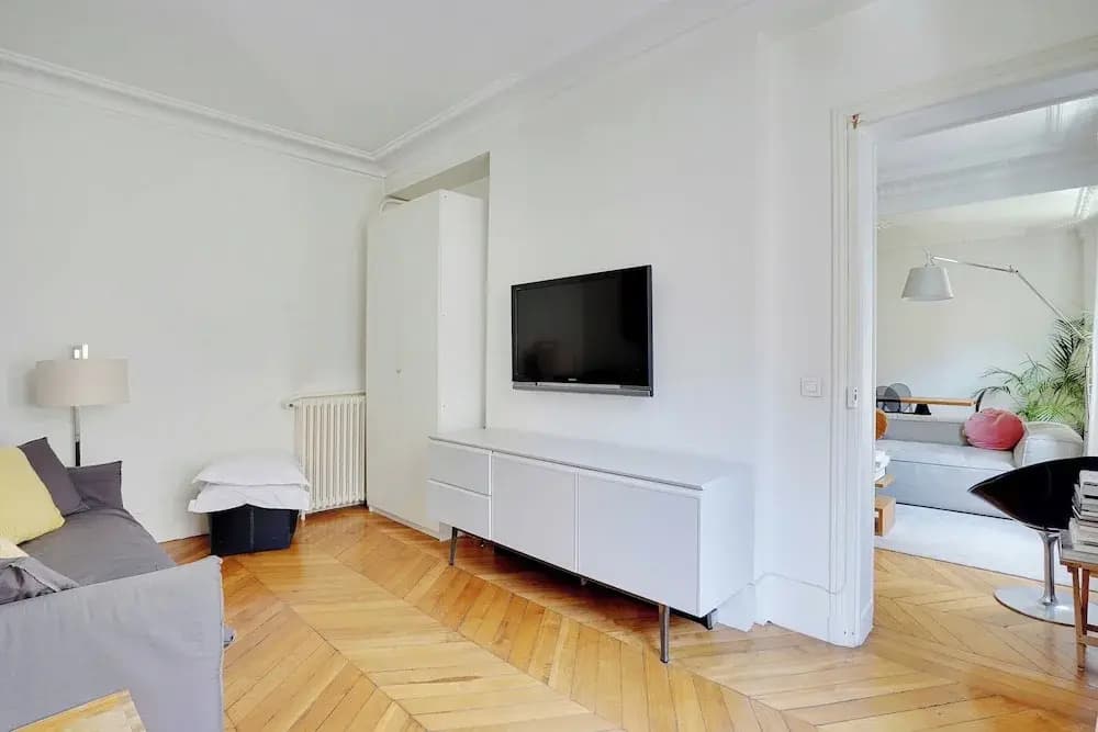 Charming Apartment- 2br-4p- Parc Monceau - photo 10