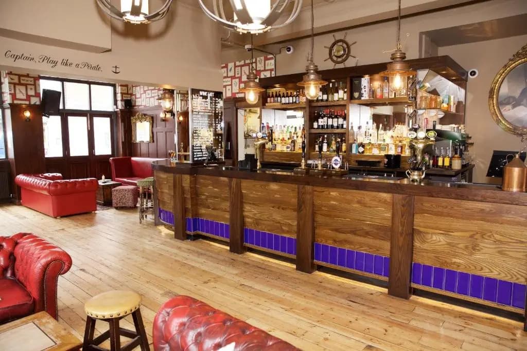 The Captain Cook Hotel - photo 2