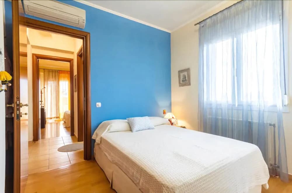 Elegant 5th Floor 2bdr - photo 4
