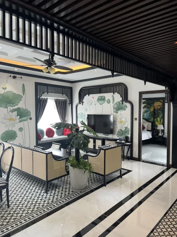 Mercy Emerald Hotel - photo 22