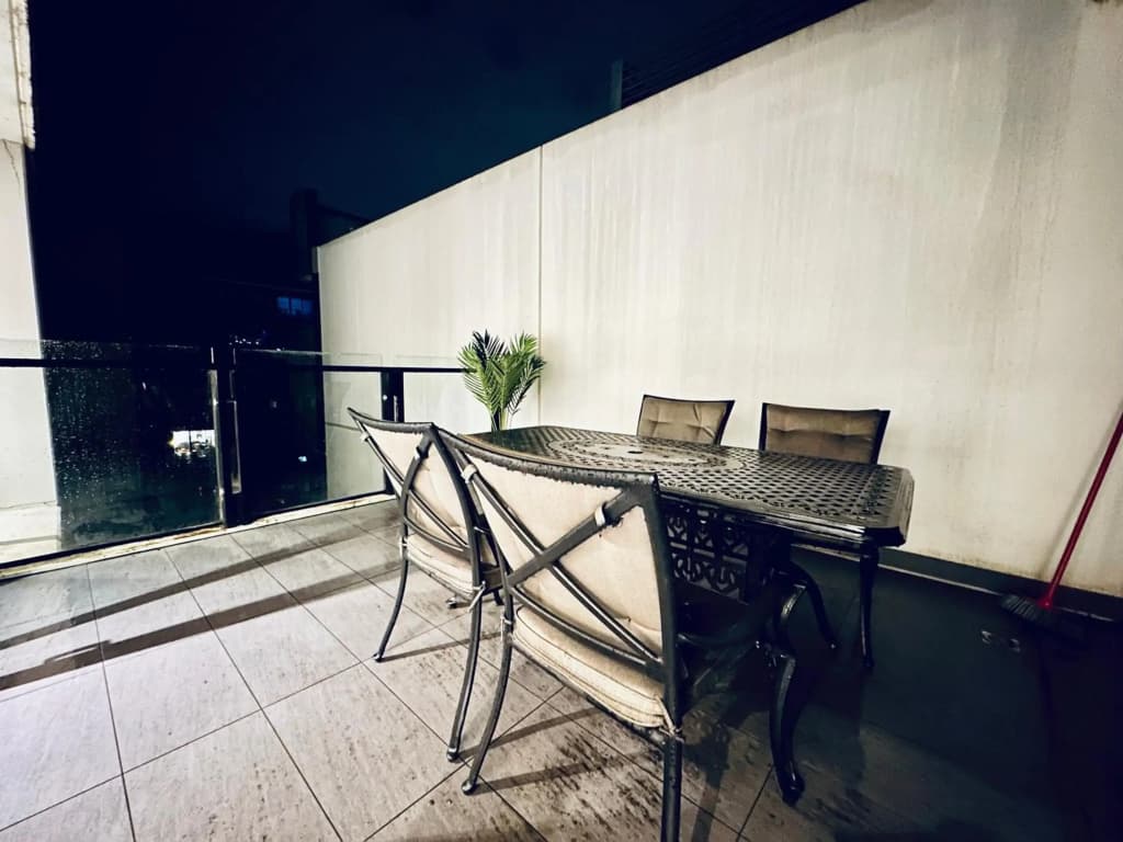 Rooftop 2BRapt in Abbotsford+King bed+WIFI+Parking - photo 9