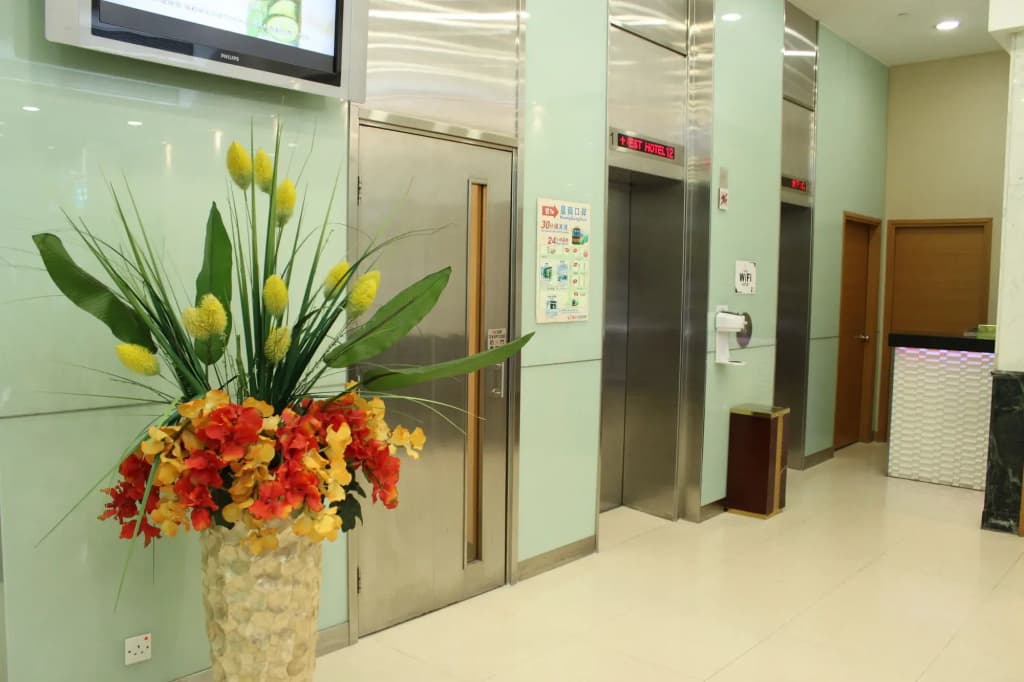 West Hotel - photo 12