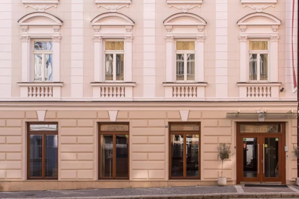 Hotel Carol - photo 30