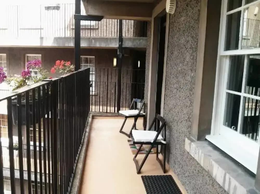 JOIVY Stylish Castle View Apartment - photo 11