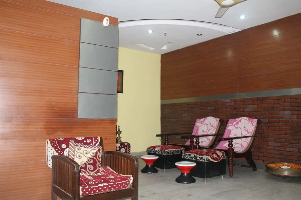 Hotel Apra Inn - photo 9