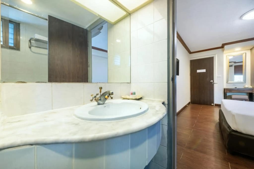 Gidea Park Hotel - photo 10