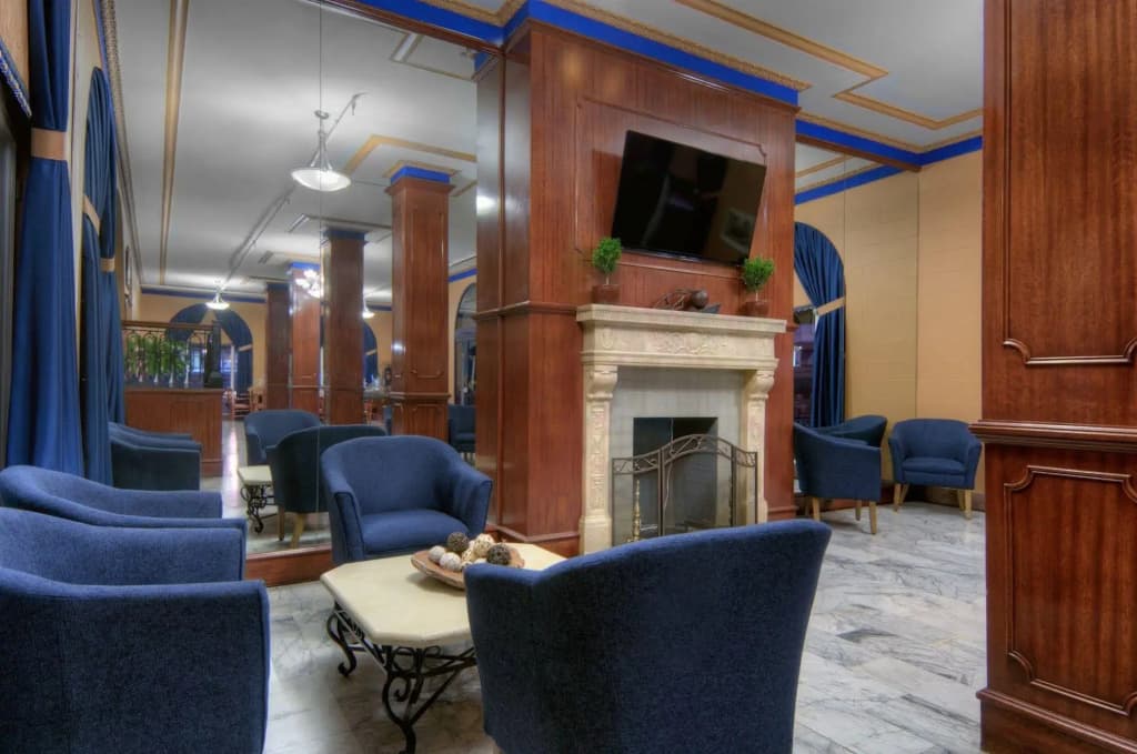 The Monarch Hotel - photo 2