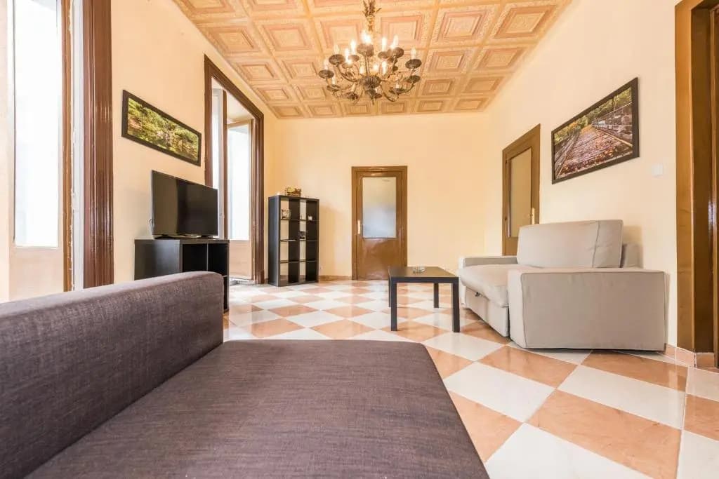 Grand Latina Apartment - photo 1