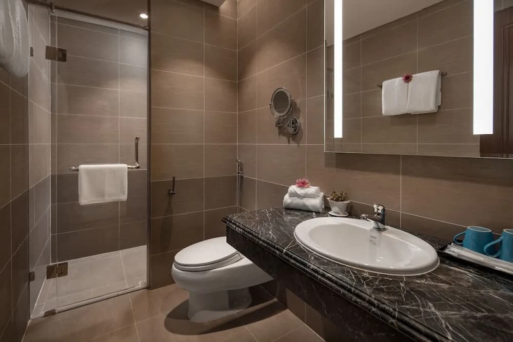 Brand New 2bdr Suite Rooftop Pool - photo 5
