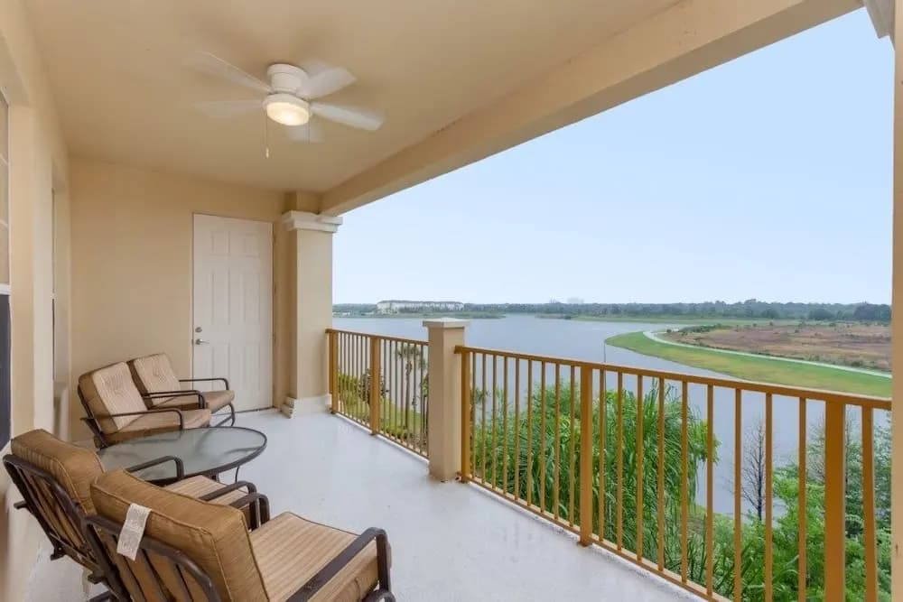 3 Bed 2 Bath Premium Lakeview l 1006 - photo 8