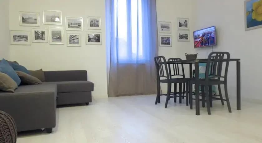 Temporary House - Isola District - photo 8
