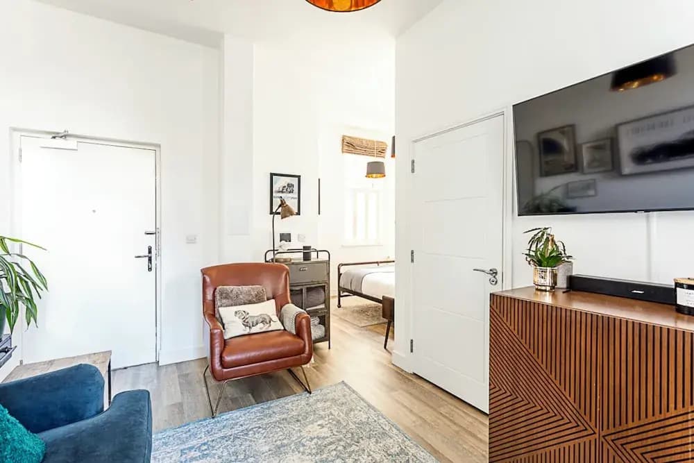Contemporary Victorian Studio - photo 3