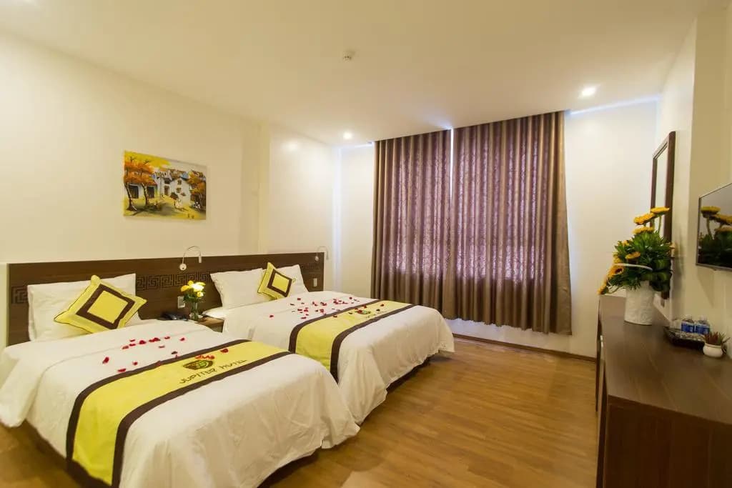 Jupiter Hotel - photo 2