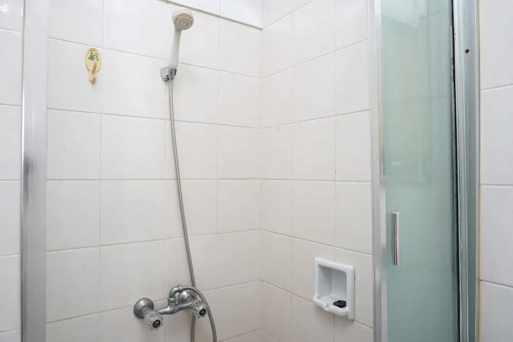 2Br with Pool View at Beverly Tower Apartment - photo 8