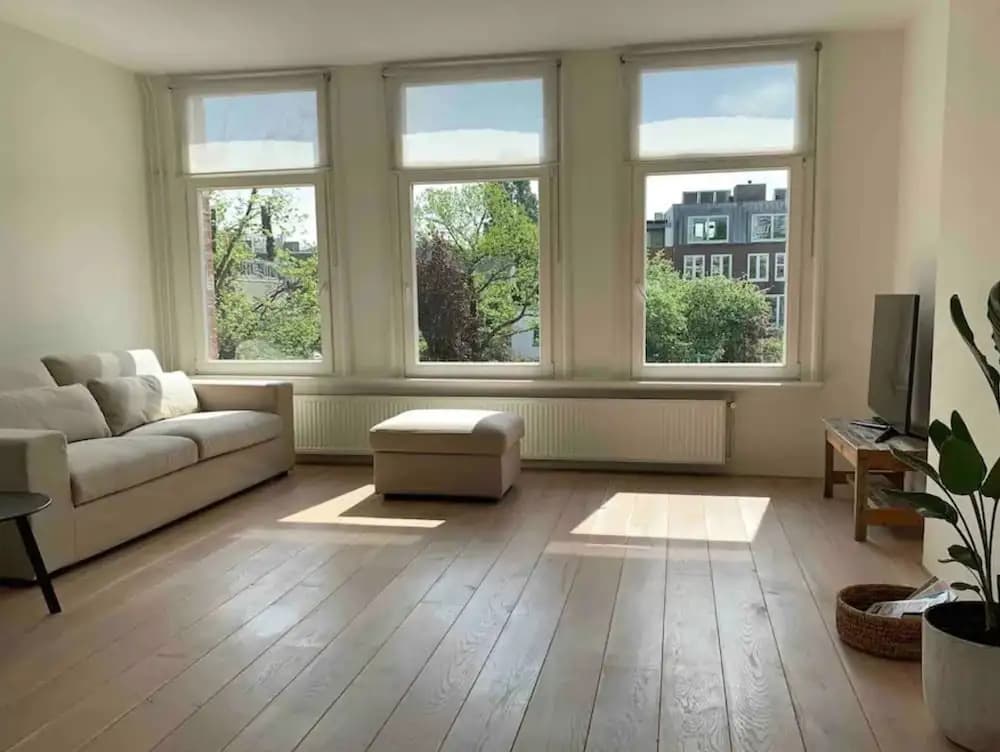 Bright Waterview Apartment - photo 7