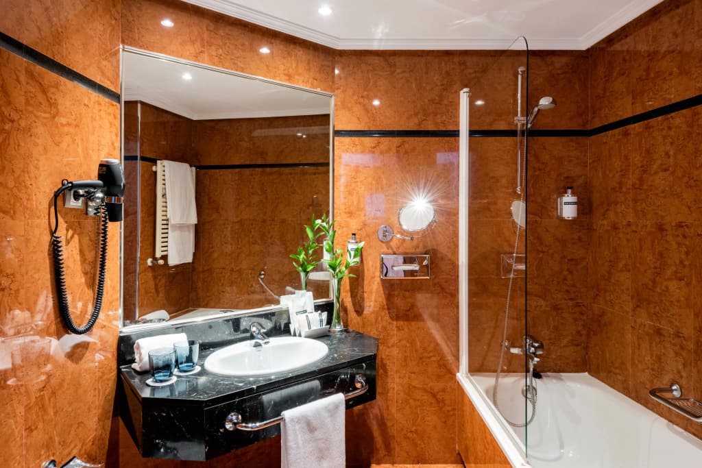 Hotel Madrid Plaza de España Affiliated by Meliá - photo 16