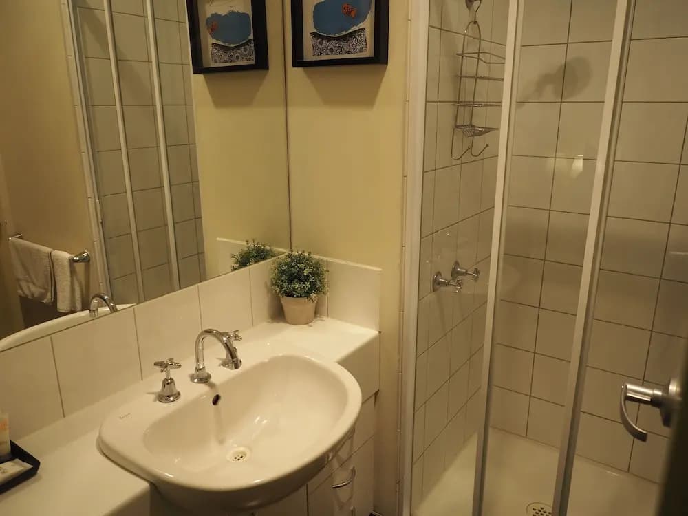 Flinders Lane Apartments formally Melbourne City Stays - photo 7