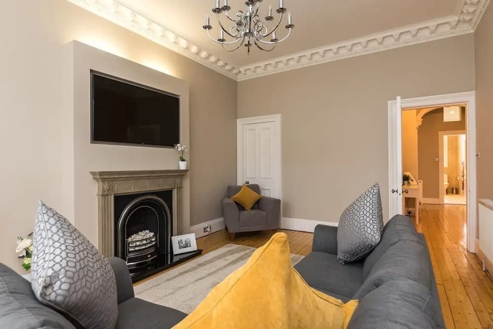 Sleek and Modern 2BR Home Near City Centre - photo 3