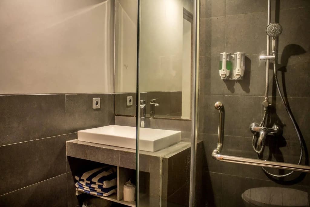 Kamini Legian Hotel - photo 9