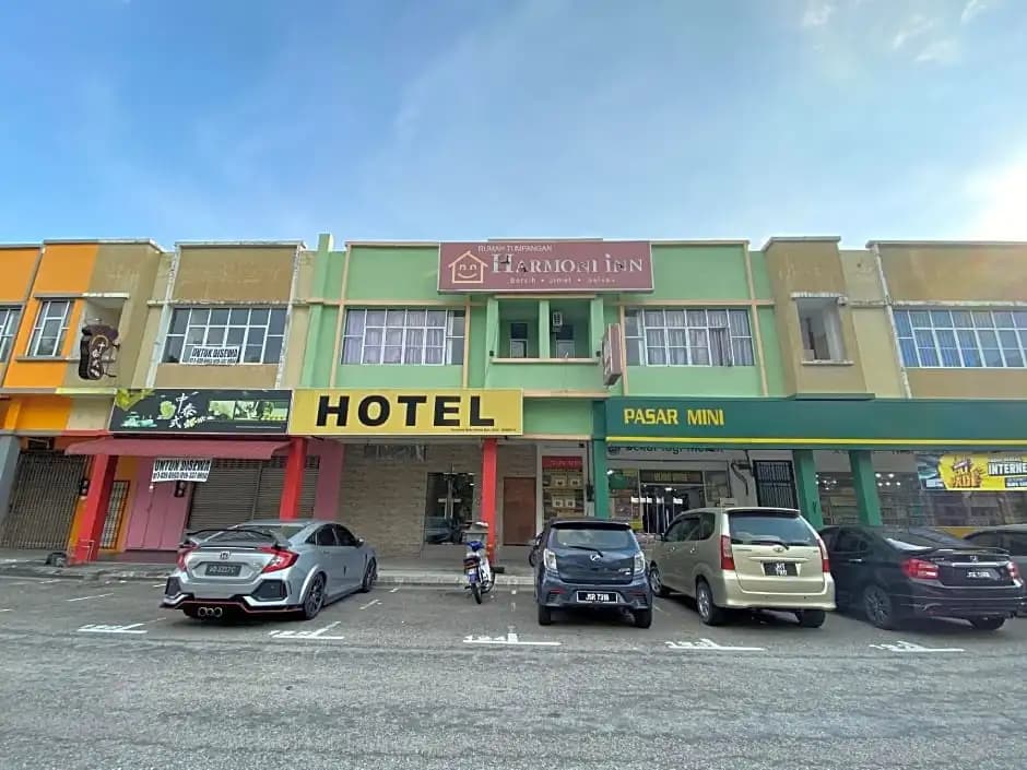 OYO 89760 Harmoni Inn Hotel - main photo