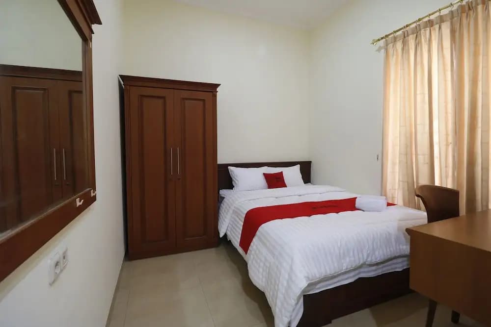 RedDoorz Plus @ Cempaka Putih Timur - photo 4