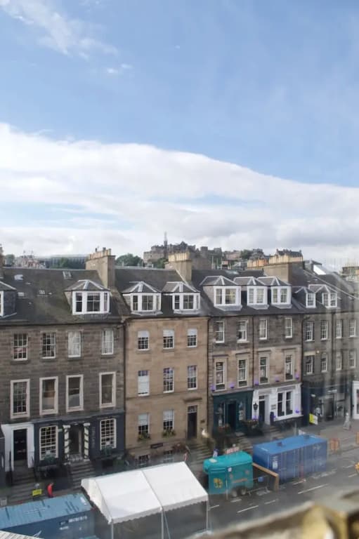 3 Bedroom Central Flat With Castle Views - main photo