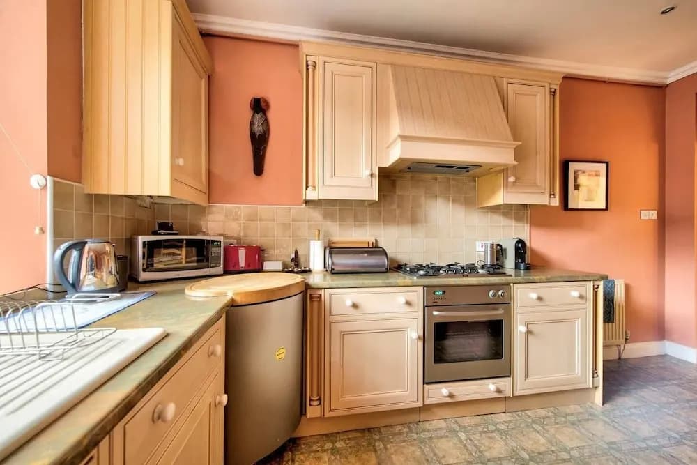 Beautiful 1 Bedroom City Centre Apartment - photo 15