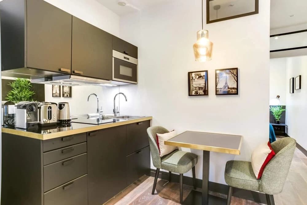 Exquisite Apartment in the Historical 7th District - photo 9