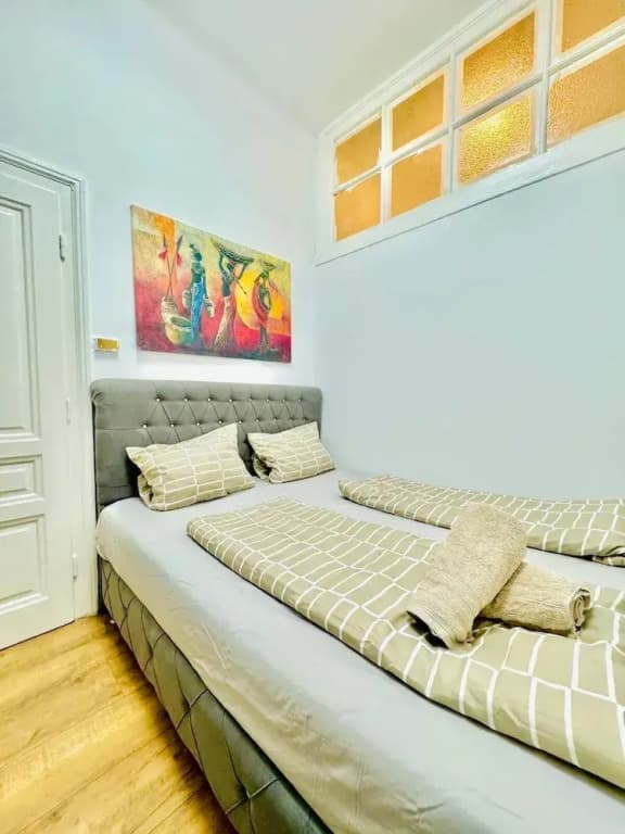 Stylish 9BR Apartment for 18 Guests - photo 36