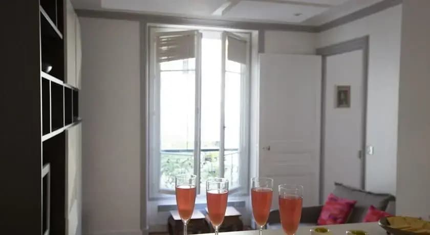 Charming Flat in 7th Near Eiffel Tower - photo 7
